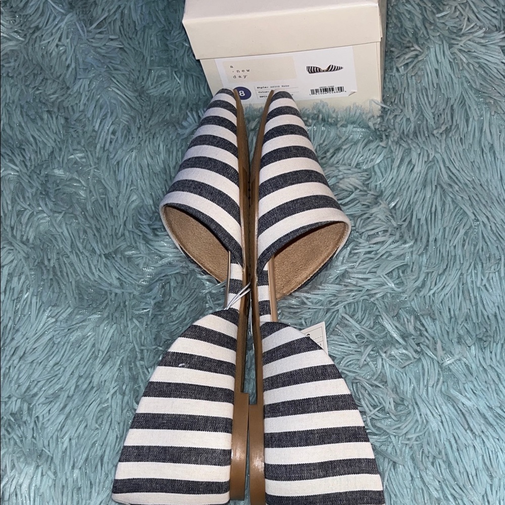 A NEW DAY TRENDY NAVY/ WHITE STRIPE POINTED SHOE FLATS NWT SIZE 8 - Picture 4 of 7